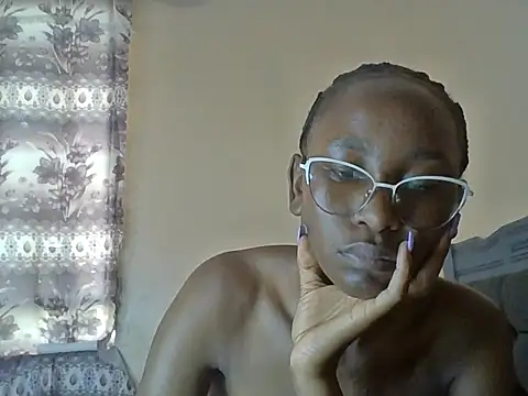 Goldenpixie live cam on StripChat