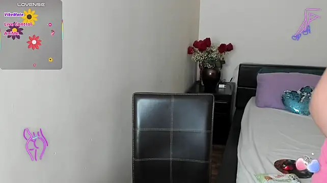GoldenLunaa webcam