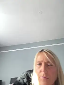 Blondnboujee53