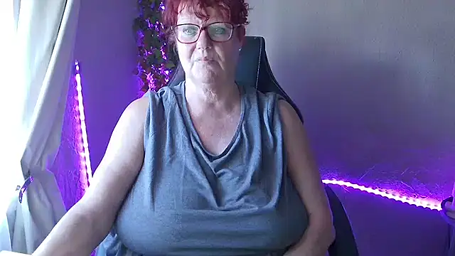 GrandJo69 live cam on StripChat