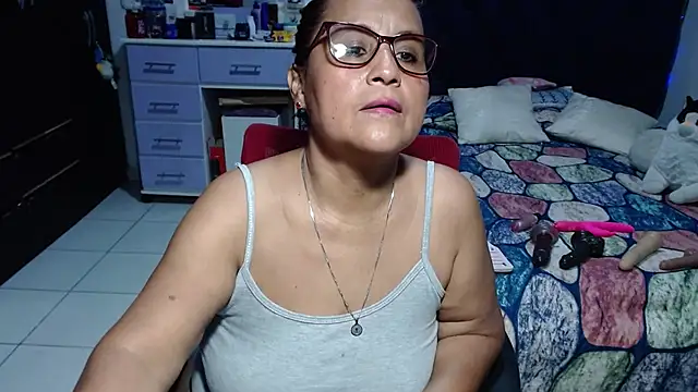 pervert_mommy_ live cam on StripChat
