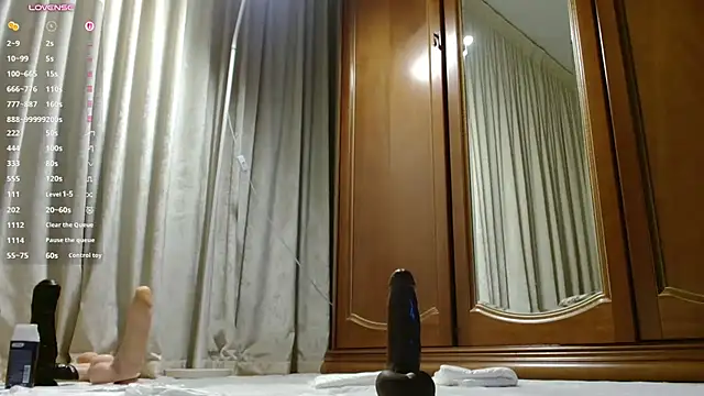 Crazy1One live cam on StripChat