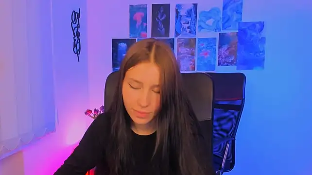 helena_so_shyy