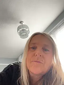 Blondnboujee53