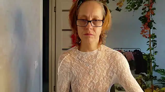 LioraWeiss live cam on StripChat