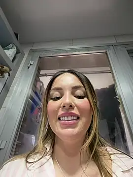 Alirawrz live cam on StripChat