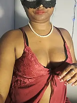 DIRTYSECRET_QUEEN_07