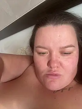 SunnyLeila2101 live cam on StripChat