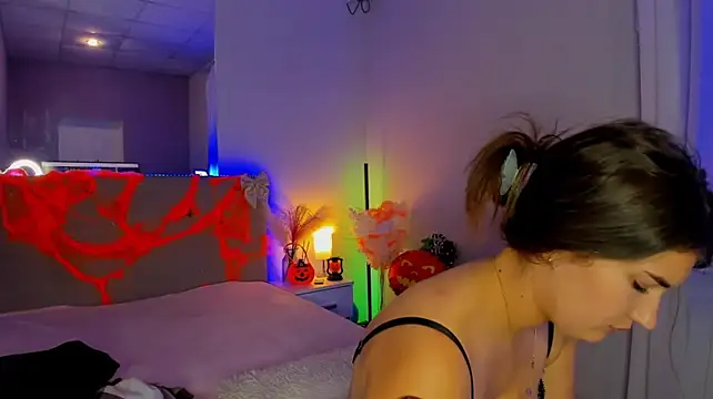 Laura_Leee