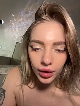 HugeBoobsAlice webcam