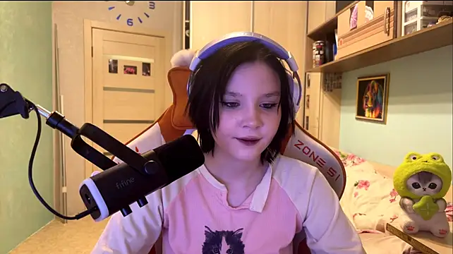 EarleenSchomas
