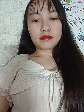 Cherry-squirtt live cam on StripChat