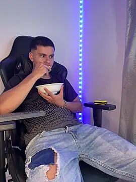 Liam_Mateo live cam on StripChat