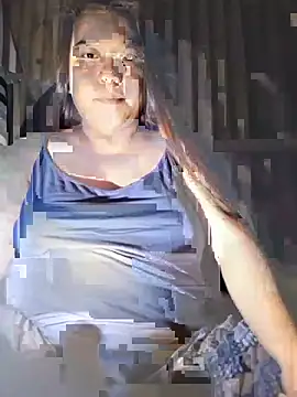 pinaychubbygirl live cam on StripChat