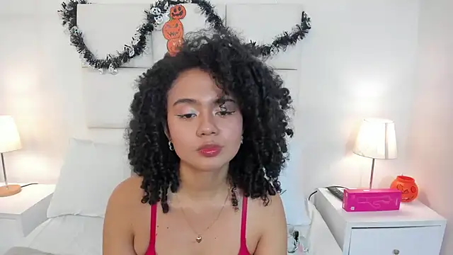 Kiraspell live cam on StripChat
