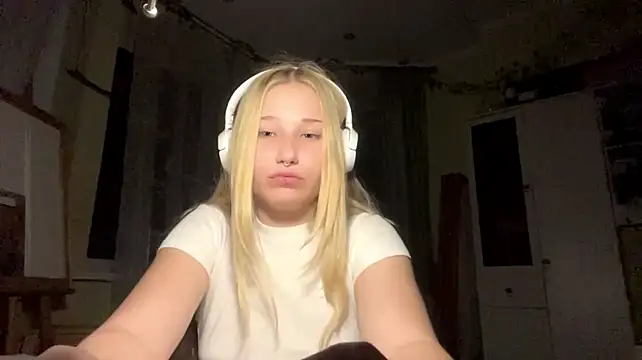 KayleighIacovone live cam on StripChat
