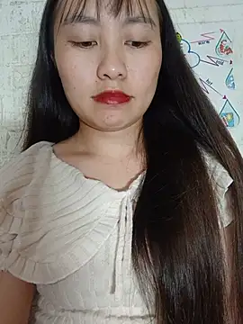 Cherry-squirtt live cam on StripChat