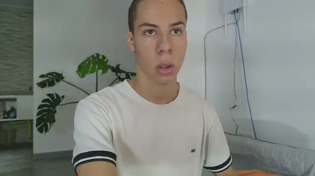 grey___27 live cam on StripChat