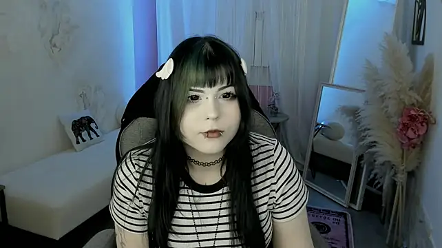 Yuvelli live cam on StripChat