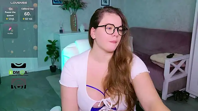 KellyKleine live cam on StripChat