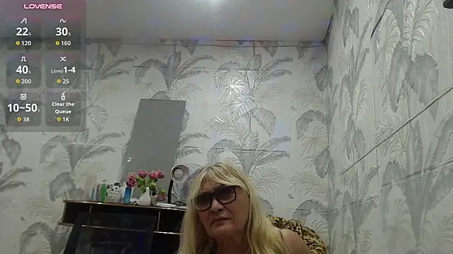 CamDiva113 live tease cam