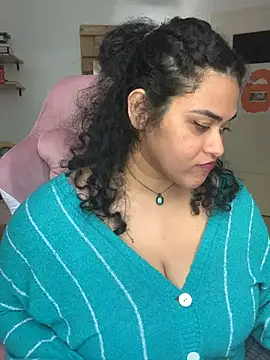 Curvydesifromgermany live cam on StripChat