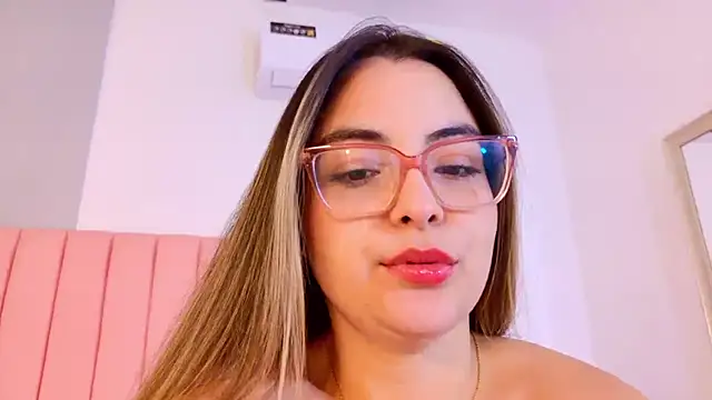 VictoriaBellar webcam