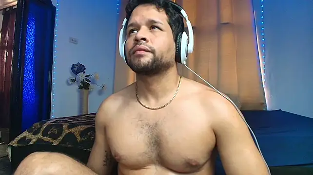 LucasGaeel live cam on StripChat