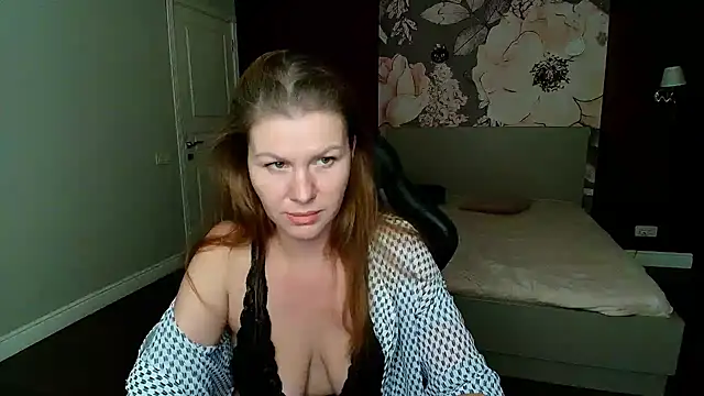LunaKissesx live cam on StripChat