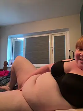 Curvy-GingeXX webcam