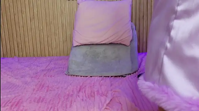 Moonceleste live cam on StripChat