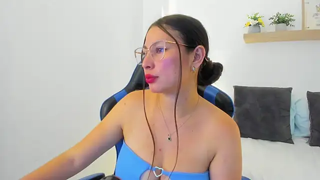 bella_99_ live cam on StripChat