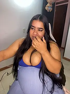 Chubby_antonela live cam on StripChat