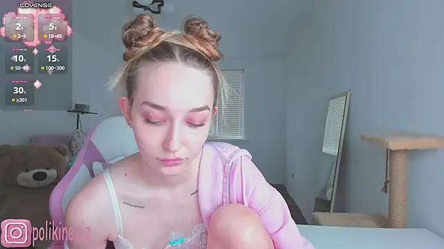MoonDust live cam on StripChat