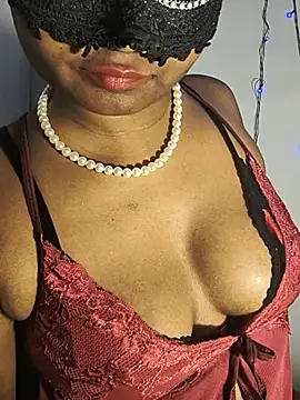 DIRTYSECRET_QUEEN_07