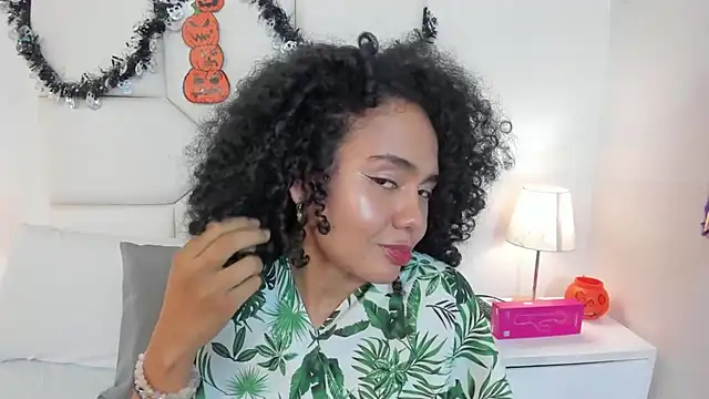 Kiraspell live cam on StripChat