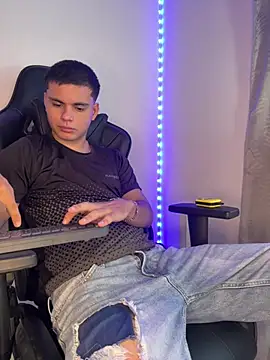 Liam_Mateo live cam on StripChat