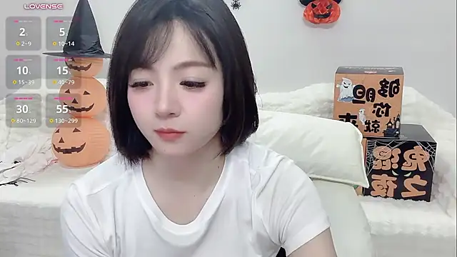 Lucy-8 live sex cam