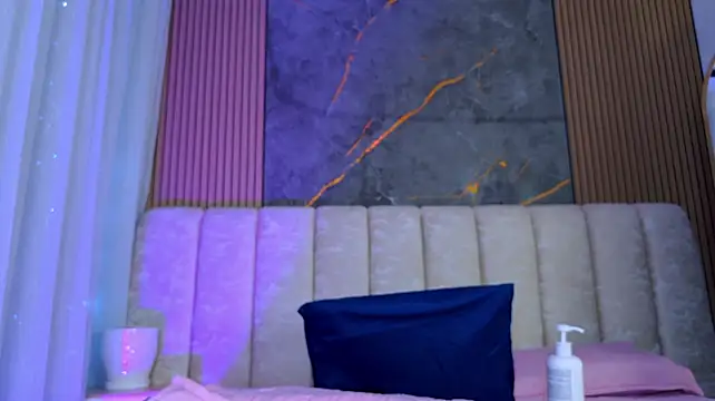 mia_scot webcam