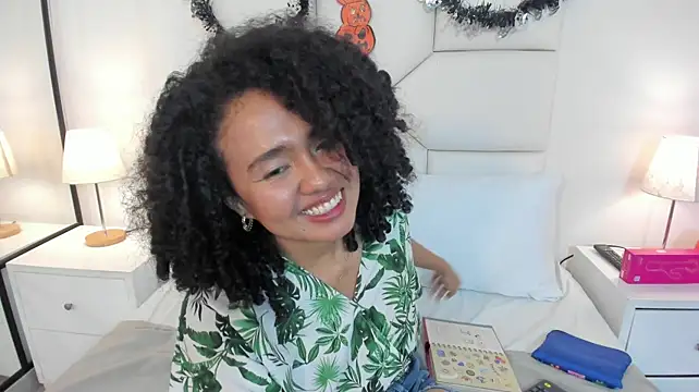 Kiraspell live cam on StripChat