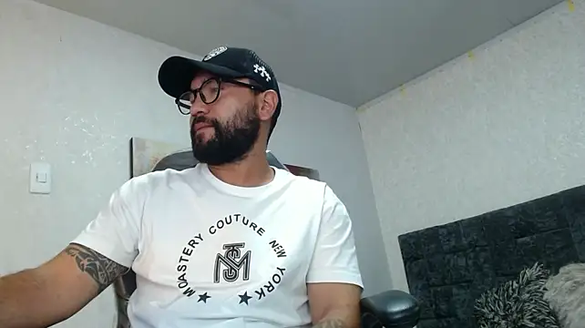 niicolas_ross live cam on StripChat