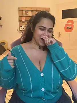 Curvydesifromgermany