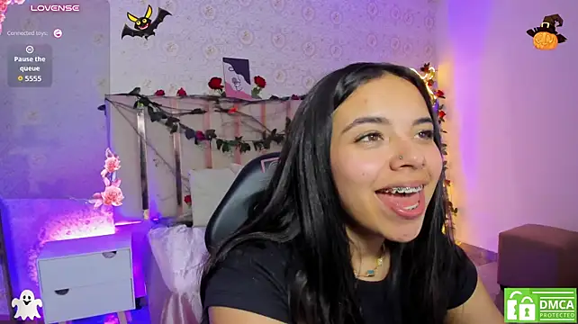 Karla_tay1