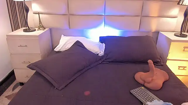 TiianaGloww_