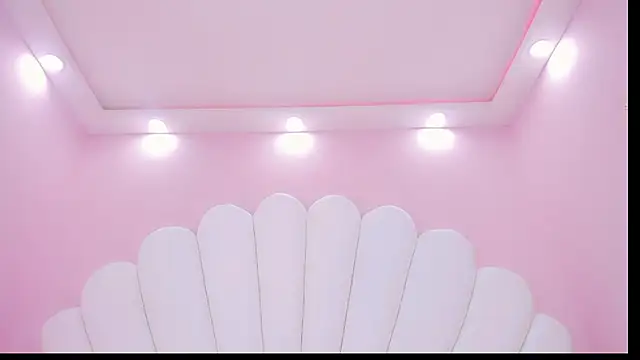 SARAGUILARR live cam on StripChat