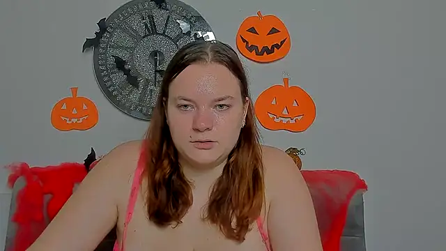 LunaArcher live cam on StripChat