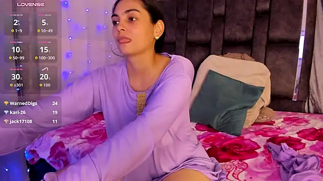 Alana-Nova live cam on StripChat