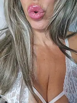 Lysa- live cam on StripChat