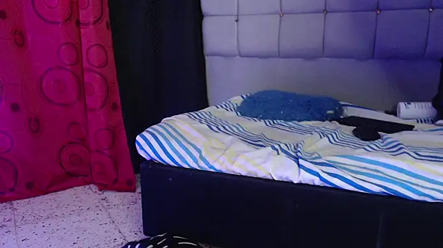 charlotte_brawn live cam on StripChat