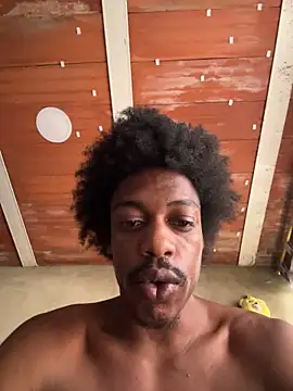 Larry-n-clouds webcam